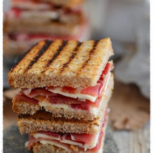 Retail miga salame queso